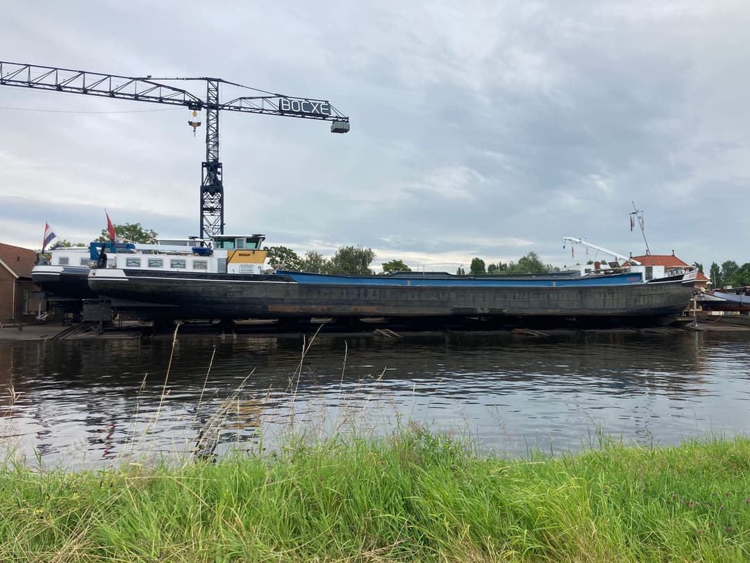 Klein binnenvaartschip