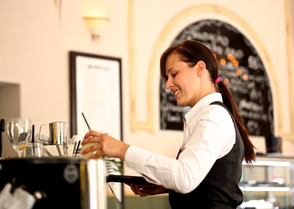 waitress-2376728_960_720 rechtenvrij